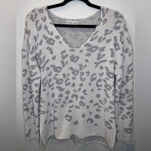 Knox Rose Light Gray Animal Print V-Neck Sweater